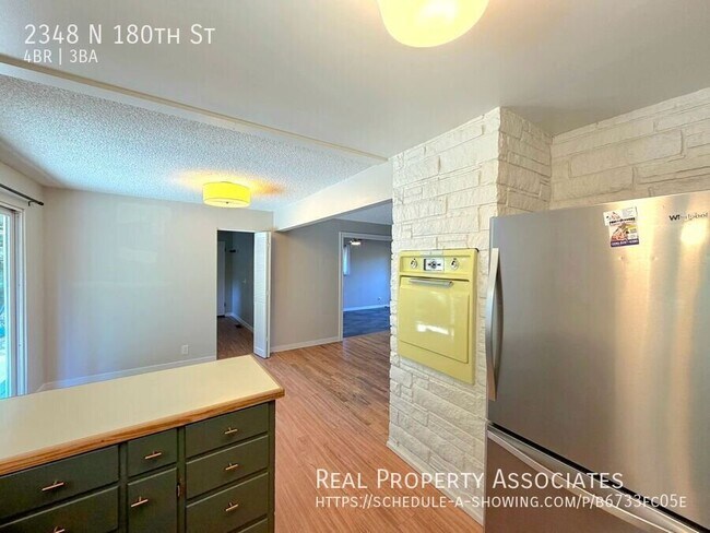 Building Photo - 2348 N 180th St