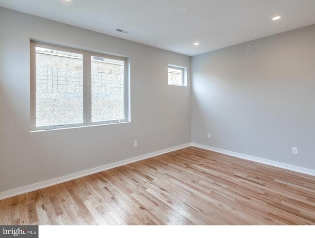 Building Photo - 1842 E Cumberland St