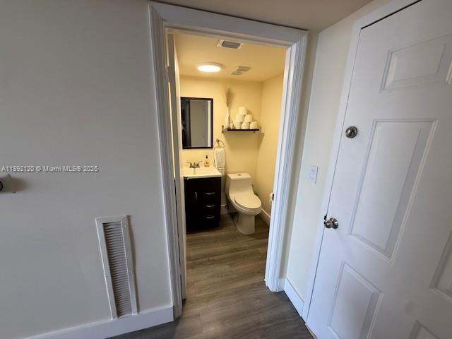 Building Photo - 540 Brickell Key Dr