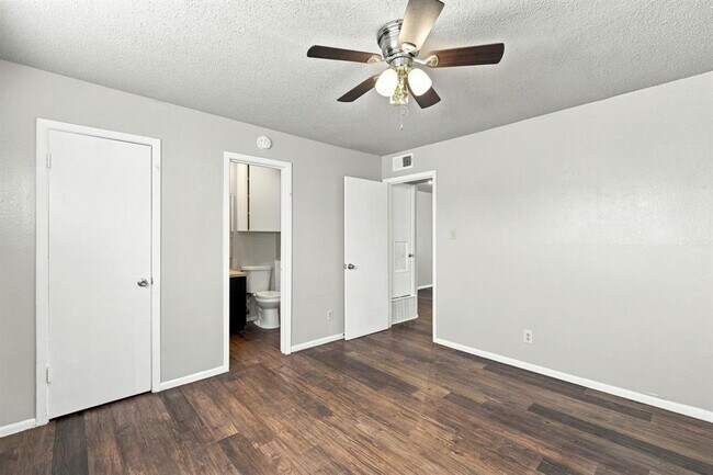 Building Photo - 2319 Greenfield Pkwy