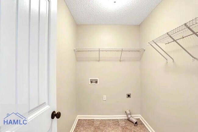 Building Photo - 763 English Oak Dr