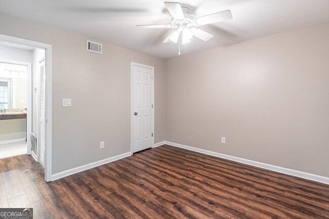 Building Photo - 547 Granville Ct
