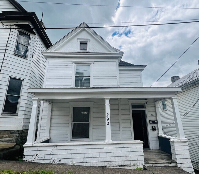 Primary Photo - 290 Wiles St