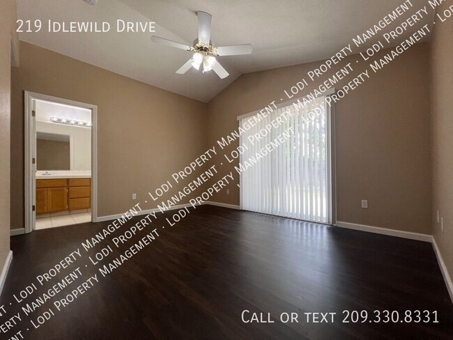 Building Photo - 219 Idlewild Dr