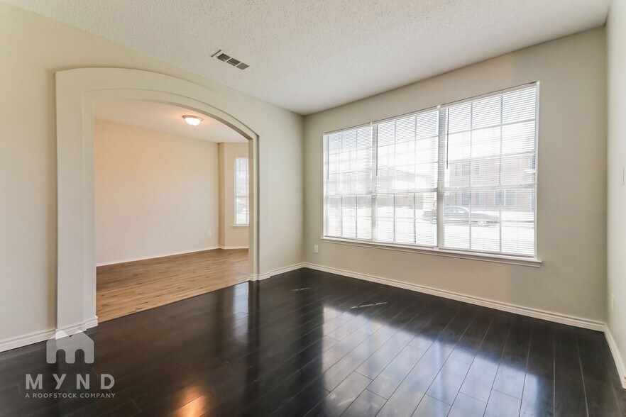 Building Photo - 135 Wembley Way