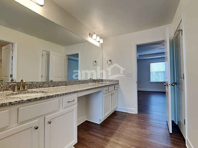 Building Photo - 4336 Longfellow Dr