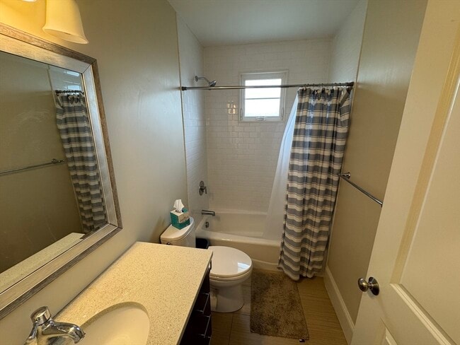 Building Photo - 10-12-12 Chestnut St