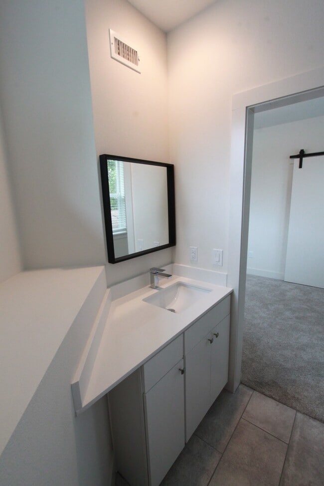 Building Photo - Contemporary East Austin Home with Private Yard & Garage