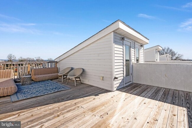 Building Photo - 308 Douglas Ave