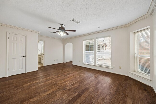 Building Photo - 6511 Pauma Dr