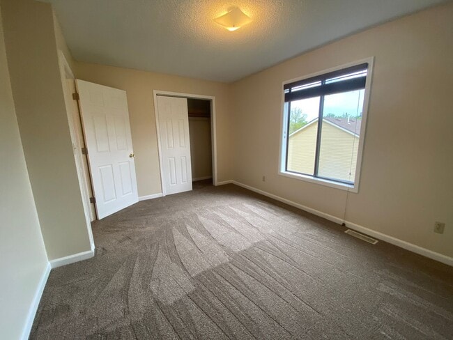 Building Photo - 200 Vickie Lynn Ln