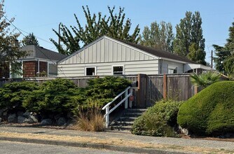 Building Photo - West Seattle ~ Alki Beach Home