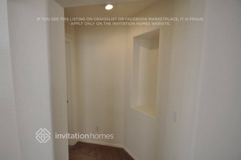 Building Photo - 10541 W Almeria Rd