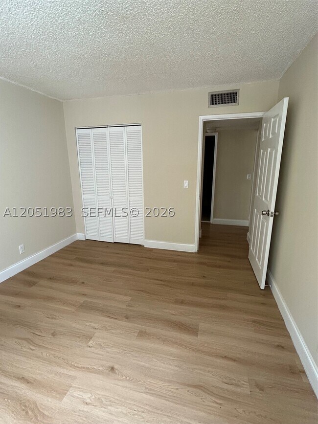 Building Photo - 9461 Evergreen Pl
