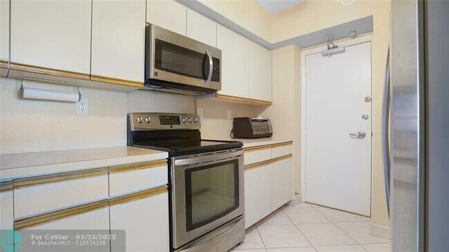 Building Photo - 3750 Galt Ocean Dr