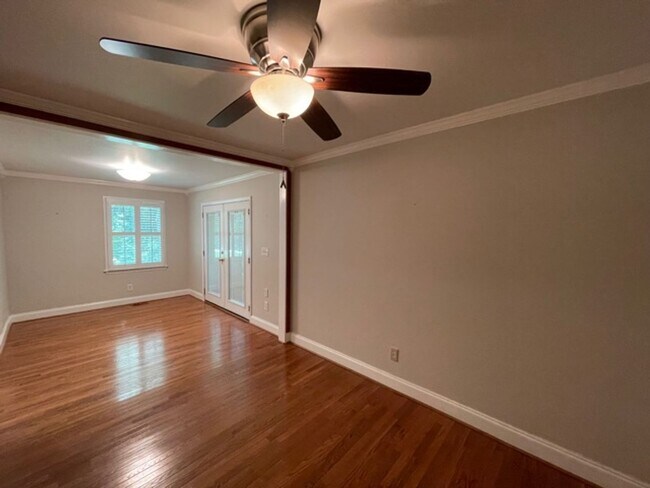 Building Photo - Wonderful ranch with inground pool!