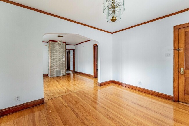 Building Photo - 2101 W 51st St