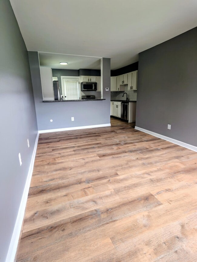 Building Photo - 5726 Beechcroft Rd