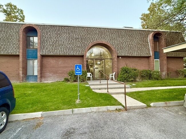 Building Photo - 42 Lester Ave