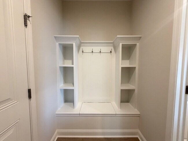 Building Photo - Move In Ready Home in Malind Bluff!