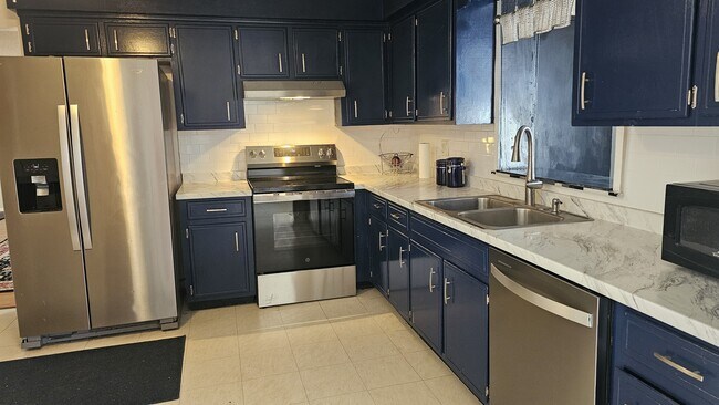 Building Photo - 2620 Moody Ave