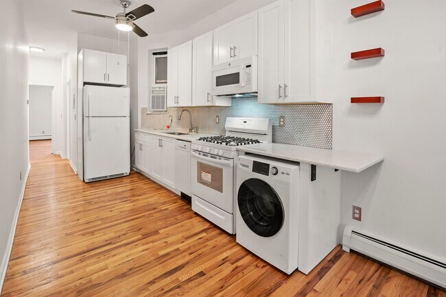 Building Photo - 226 1st St