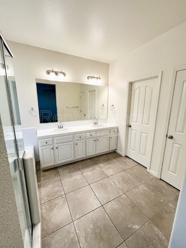 Building Photo - 4388 Bixby Way