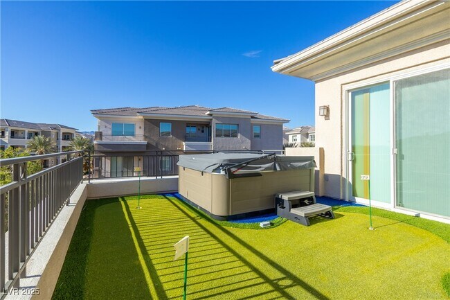 Building Photo - 9145 Tesoras Dr