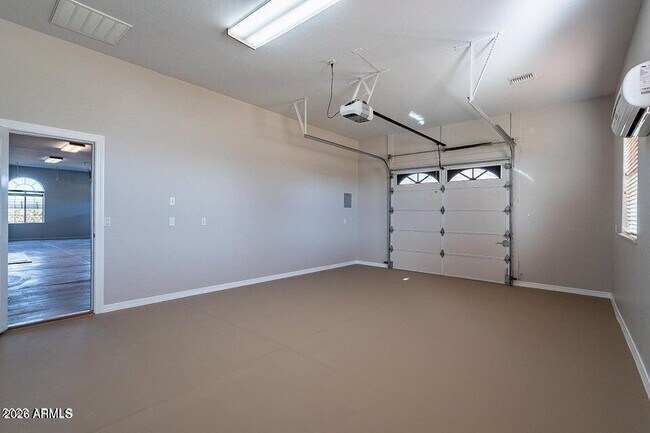 Building Photo - 2607 E Melrose St