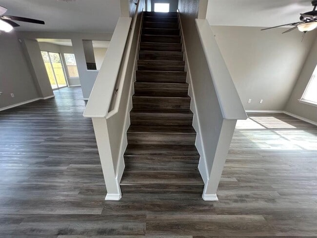 Building Photo - 13120 Dearbonne Dr