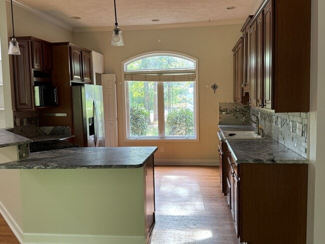 Building Photo - Carolina Lakes!! Close to Marina