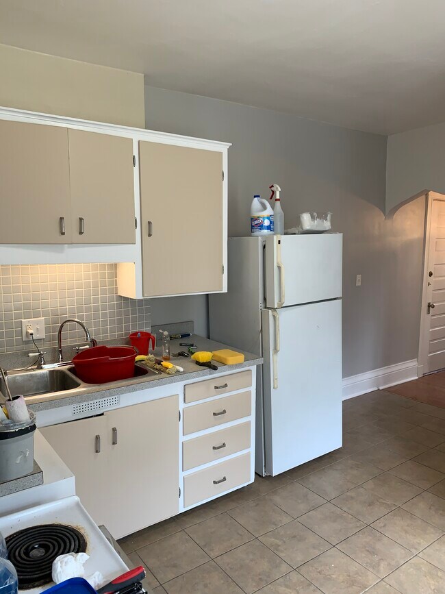 Building Photo - 2274 Robinwood Ave