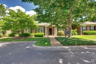 Building Photo - Awesome 3BE/2BA home in the heart of Green...