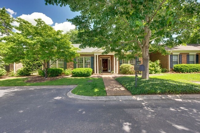 Primary Photo - Awesome 3BE/2BA home in the heart of Green...