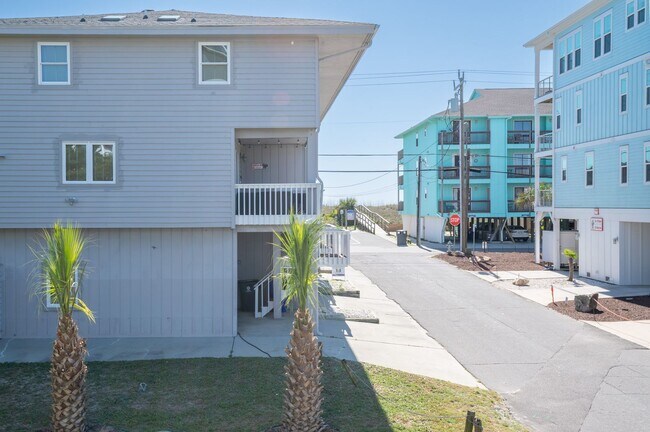 Building Photo - PERFECT BEACH GETAWAY - AVAILABLE MID-DECE...