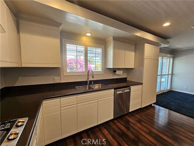 Building Photo - 639 Alta Loma Dr