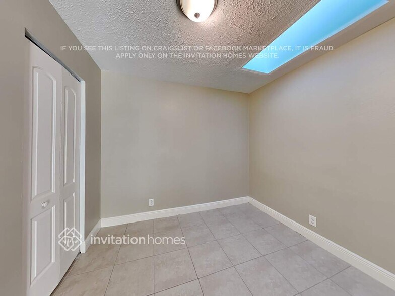 Building Photo - 2490 Florida Mango Rd