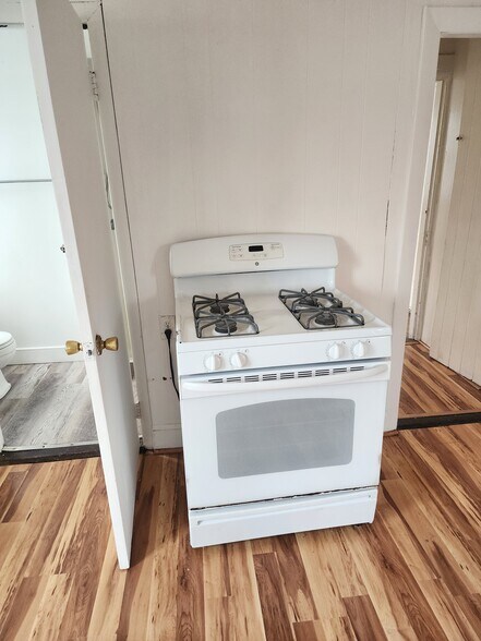 Building Photo - 49 Everett St