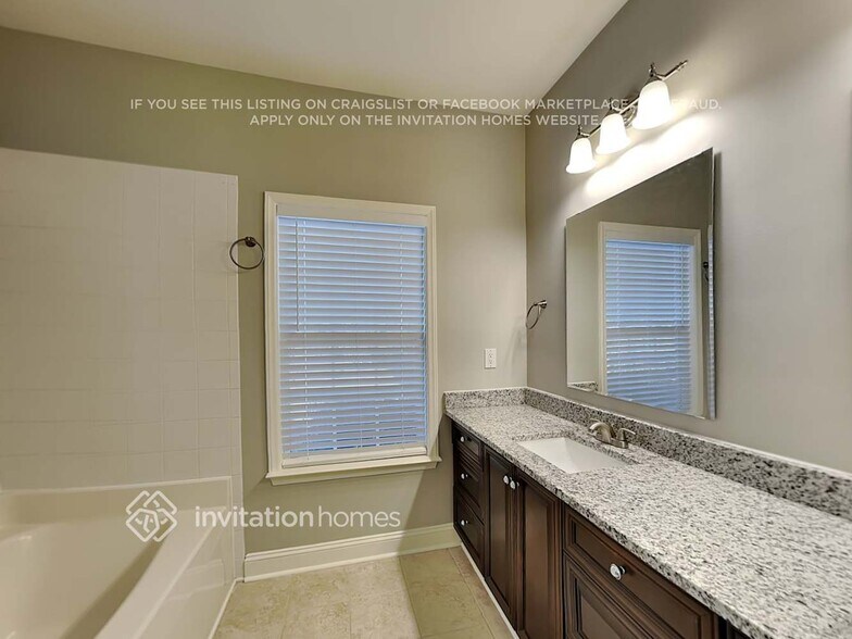 Building Photo - 14643 Eastgrove Dr