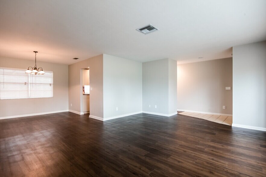 Building Photo - 2261 SE 28th St