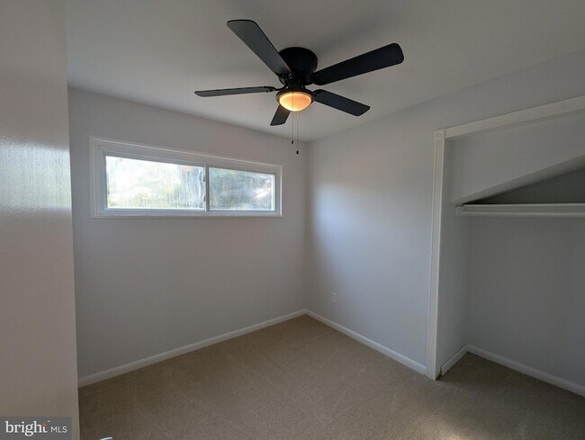Building Photo - 6327 Willowood Ln