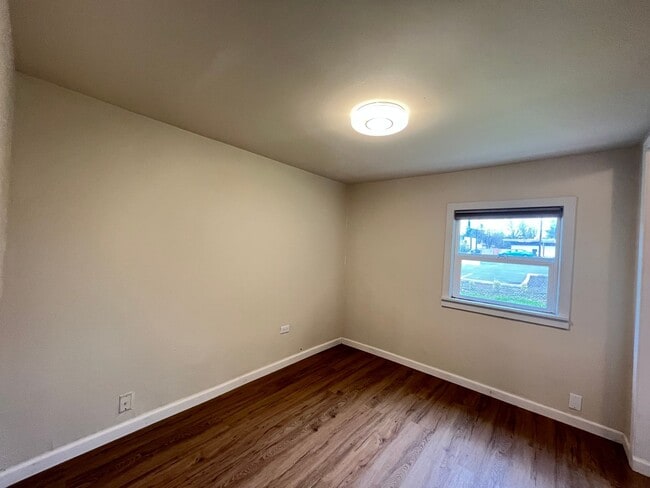 Building Photo - 2 Bed 1 Bath home in Powellhurst-Gilbert! In Unit Laundry and Private yard!