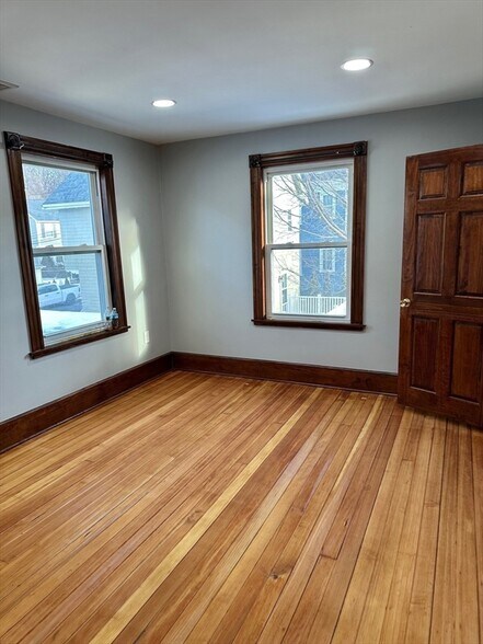 Building Photo - 477 Lagrange St