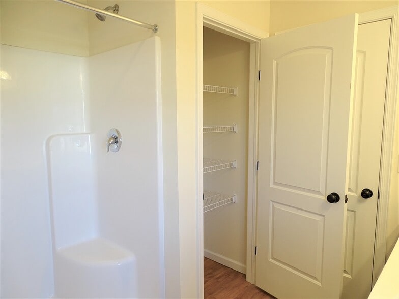 Building Photo - 345 Cedar Holw