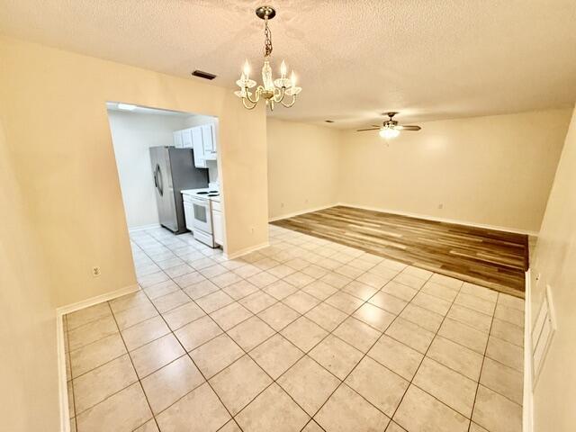 Building Photo - 957 Tray Dr