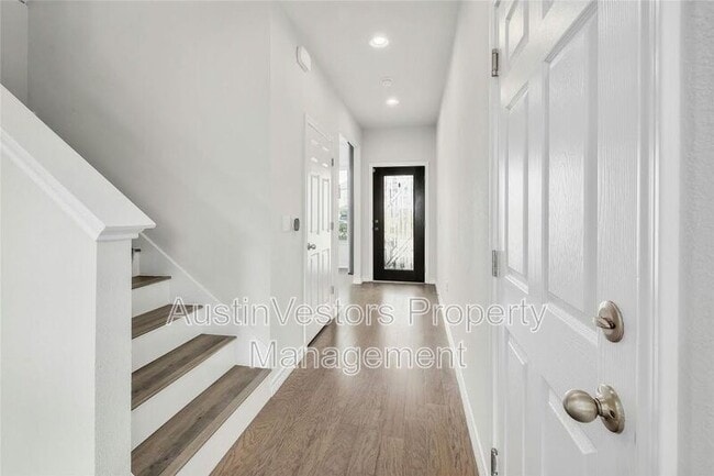 Building Photo - 15801 Crissom Ln