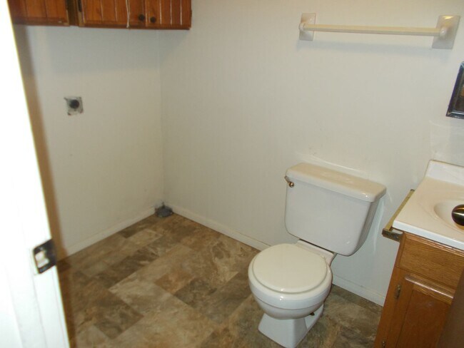Building Photo - 223 S 48th St