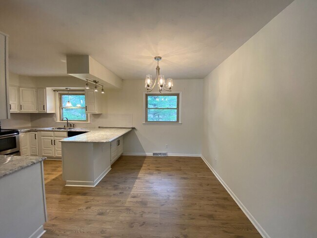 Building Photo - Available Aug 7th, 2026!