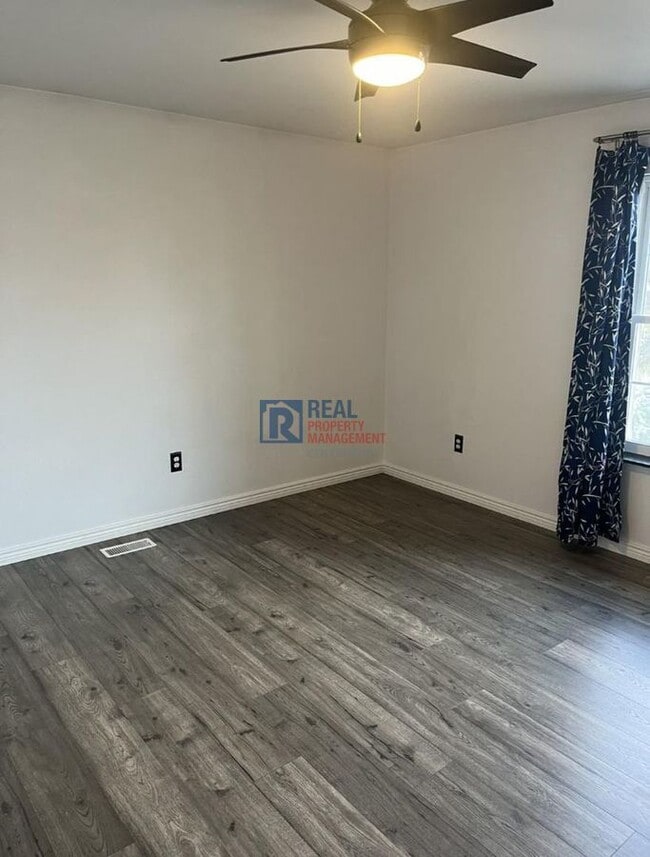 Building Photo - 502 Mallard Dr