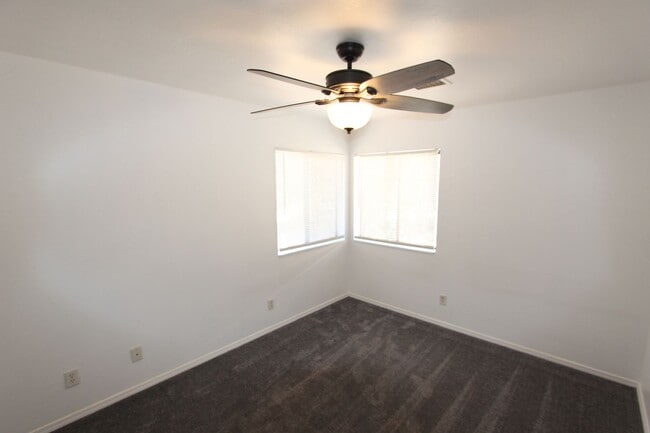 Building Photo - Spacious East Side 4BR Townhome with Fenced Yard